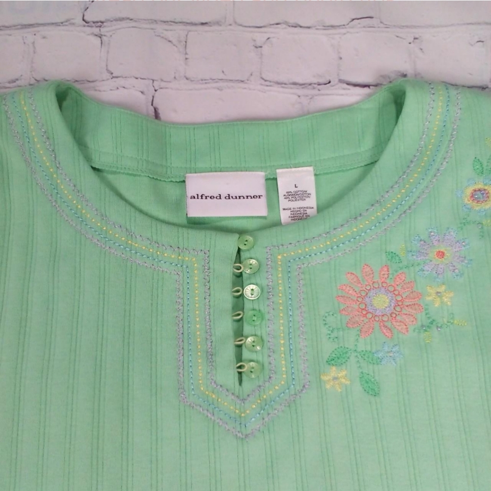 Embroidered mint green floral Alfred Dunner shirt //Sz. L